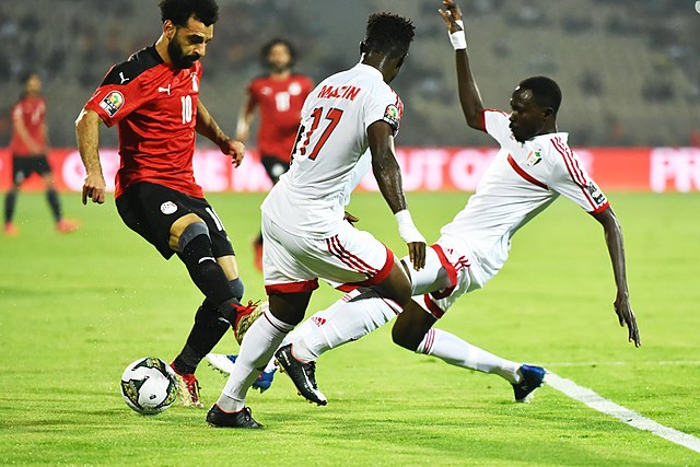 De 10 mest innflytelsesrike Premier League-fotballspillerne background image