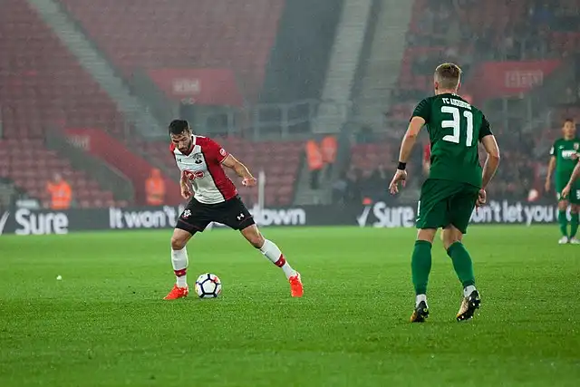 Hvor lang er ventelisten for et Southampton sæsonkort? background image