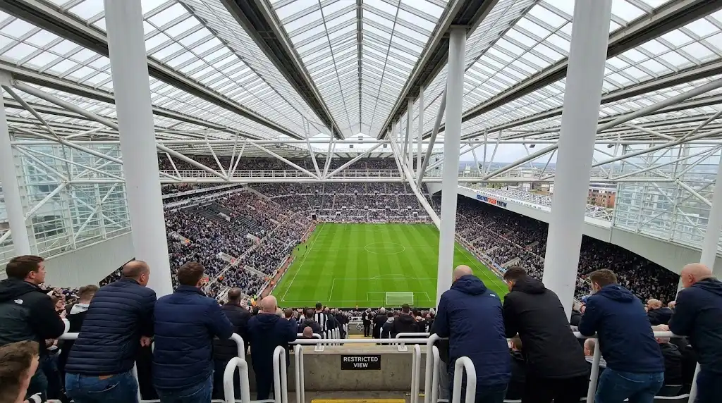 Værste steder at sidde på St. James' Park background image